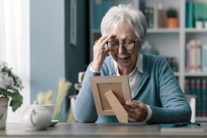 woman mourning death of a loved one in wrongful death